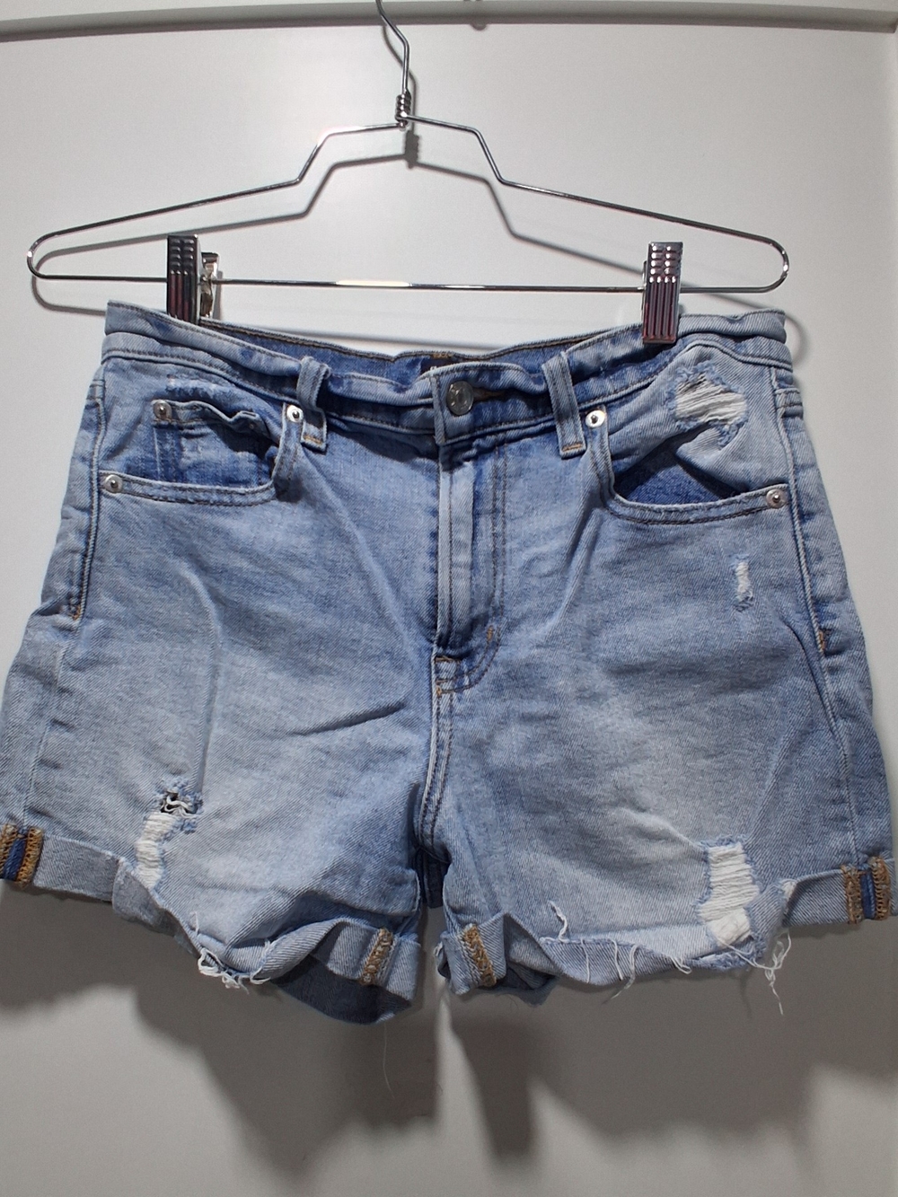 GAP Light Wash Distressed Denim Shorts 27